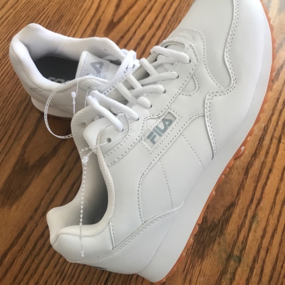 FILA  white unisex classic retro sneakers size 8 NWOT
